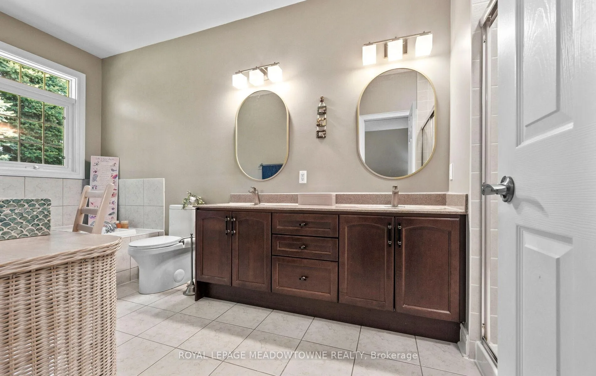 Photo 23 of 21 Tristan Court, Brampton, Bram West — HOMEH