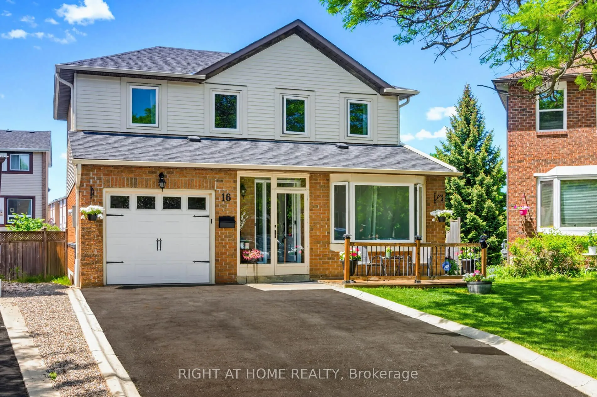 Front of 16 Marengo Court S