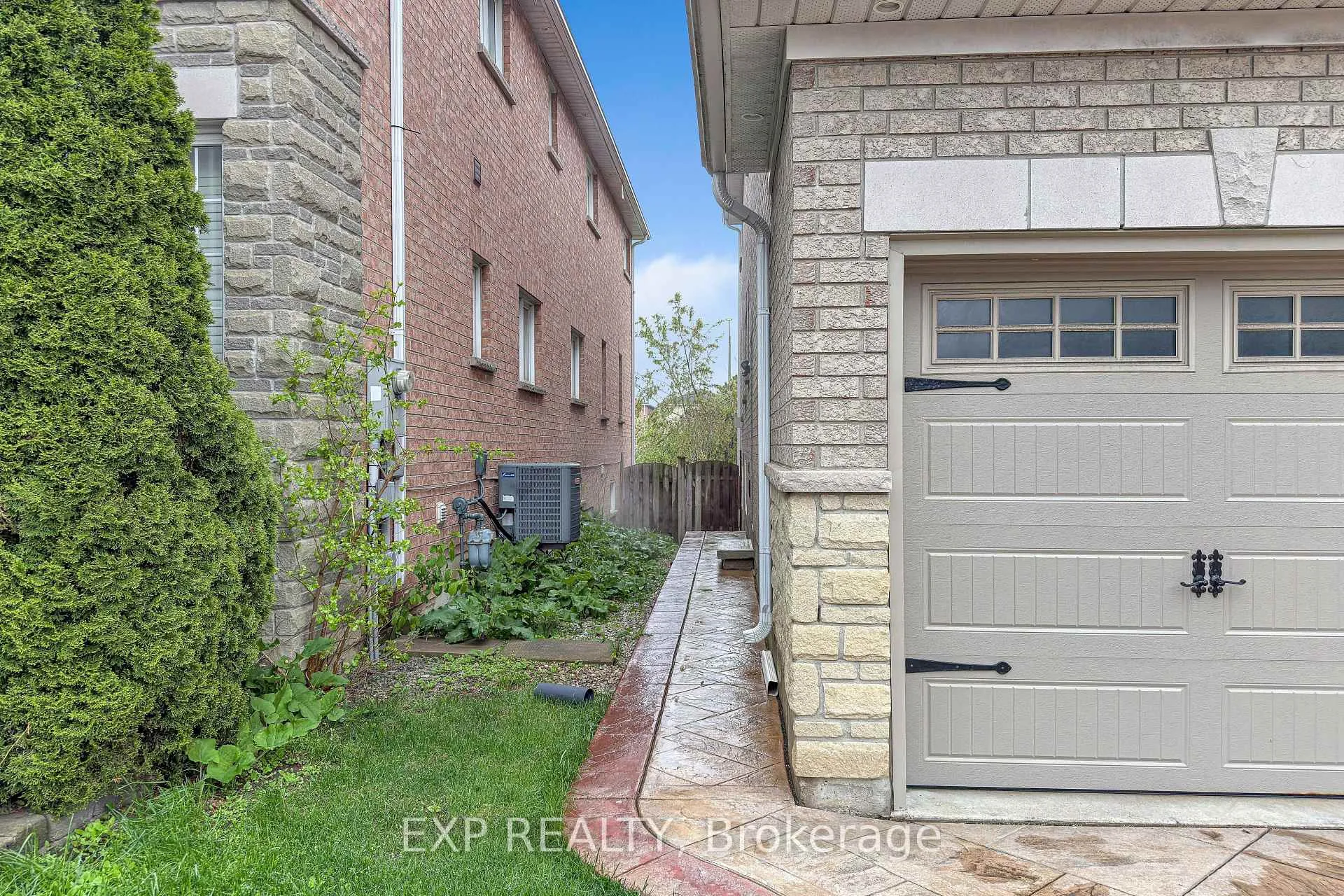 Photo 2 of Unit Lower, 50 Walford Road, Markham, Middlefield — HOMEH