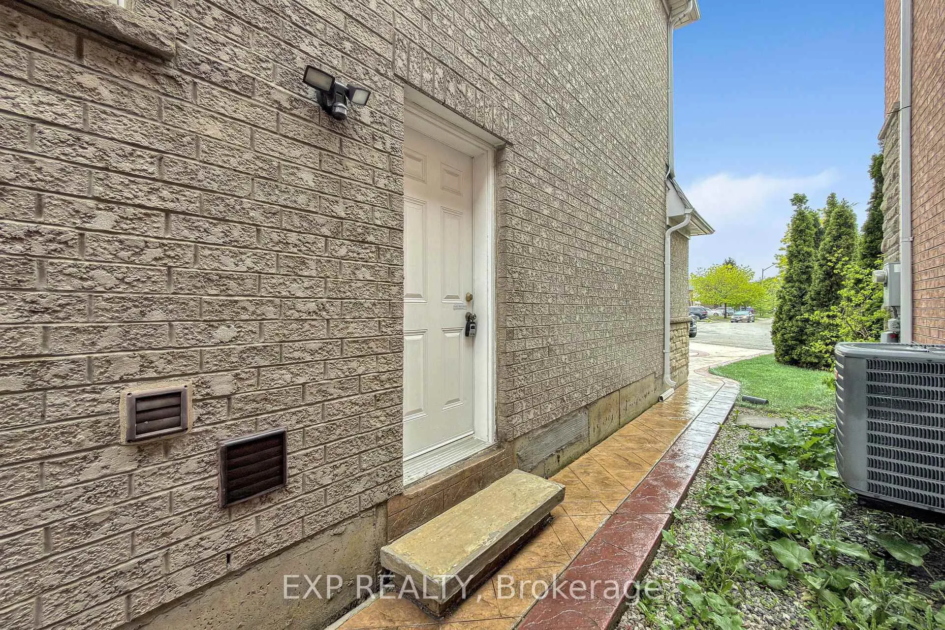 Photo 3 of Unit Lower, 50 Walford Road, Markham, Middlefield — HOMEH