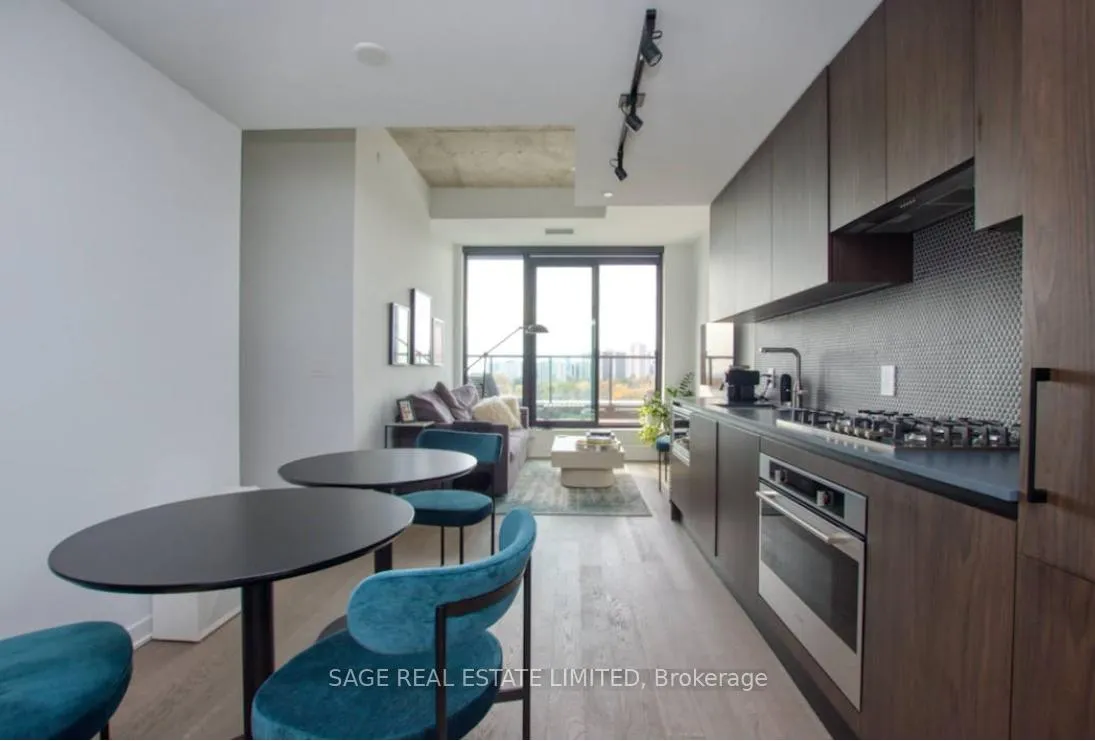 Front of Unit 801, 2720 Dundas Street W