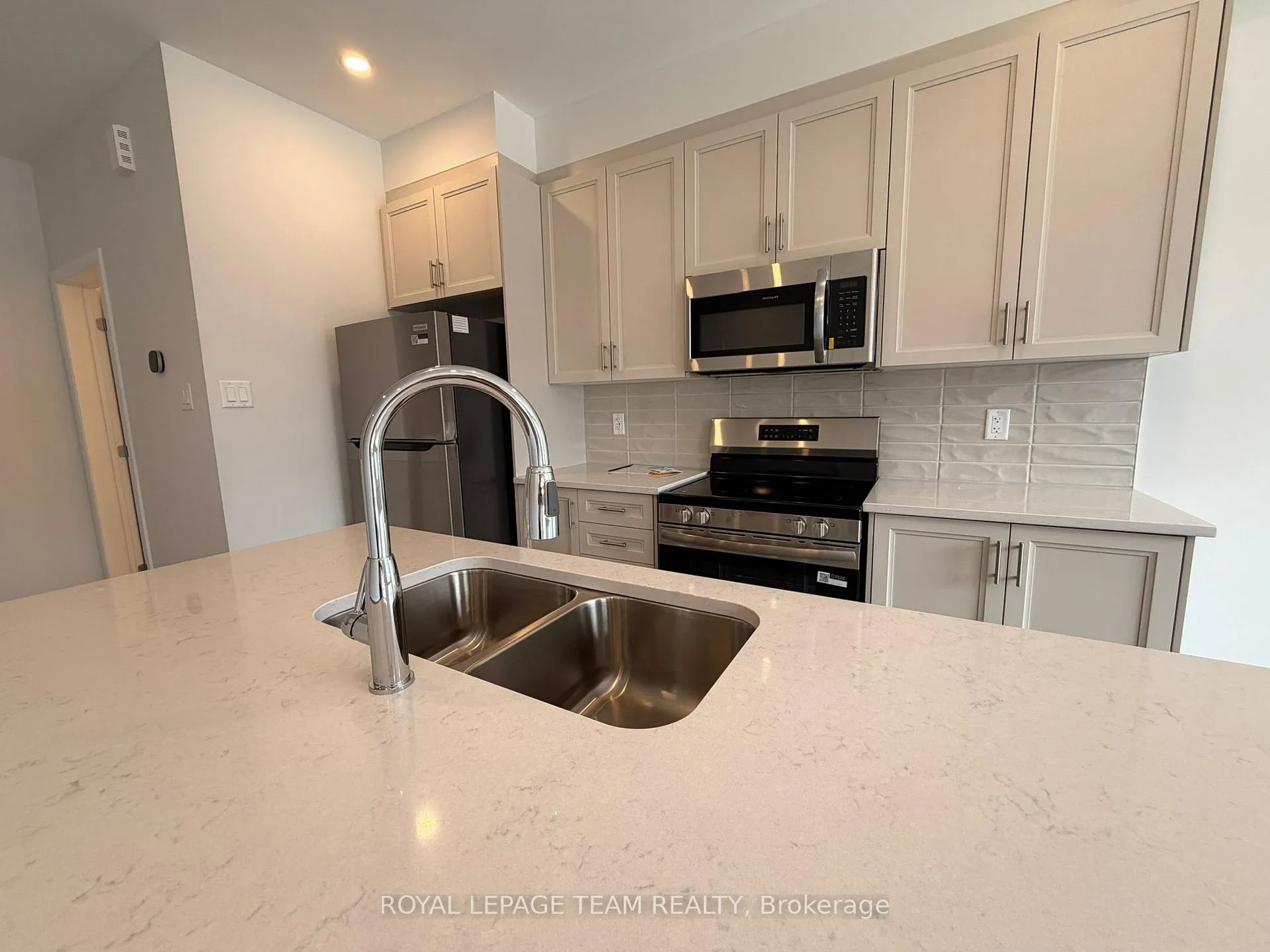 Photo 9 of 377 Bankside Way, Ottawa, Barrhaven - Half Moon Bay — HOMEH