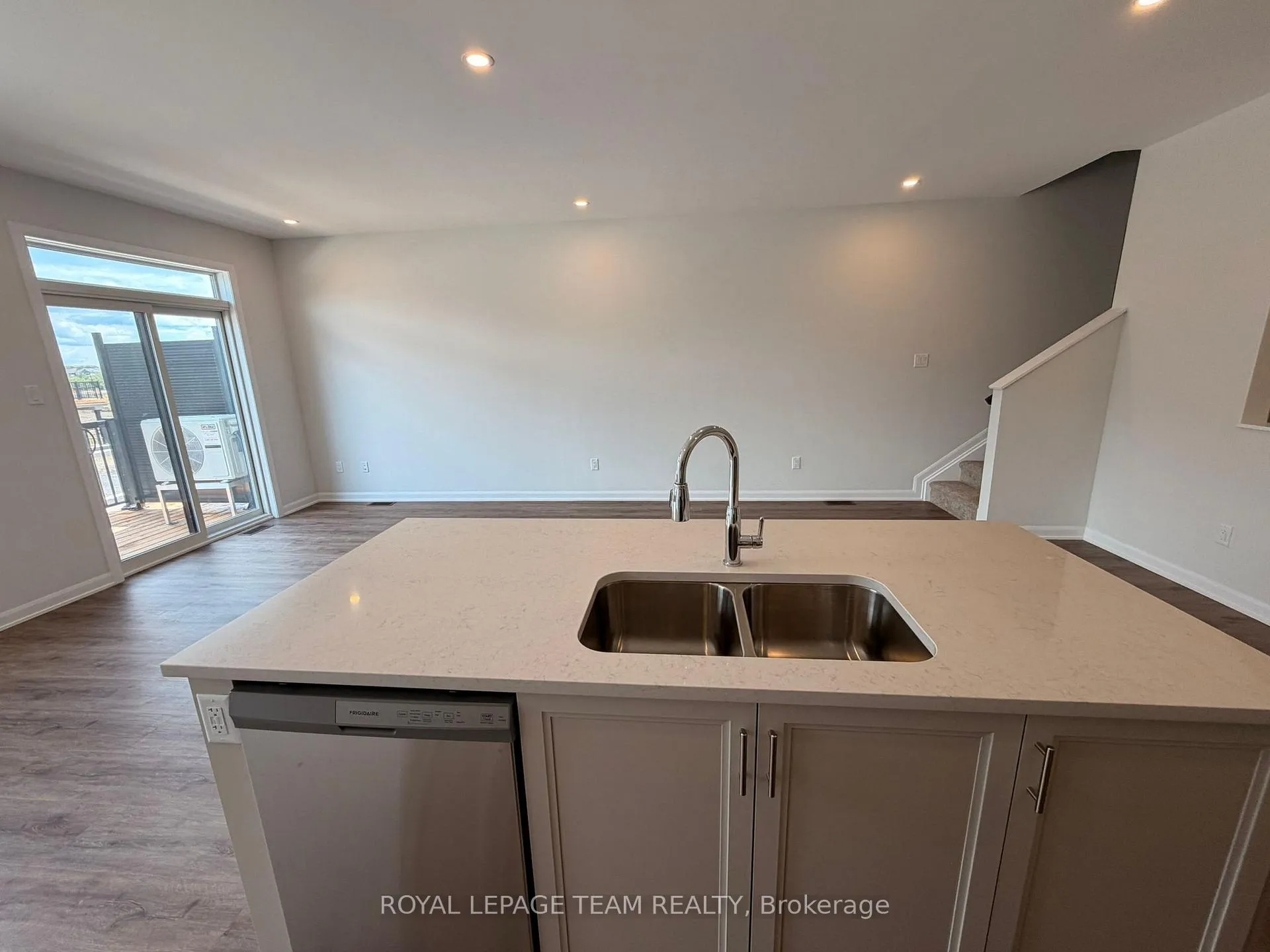 Photo 11 of 377 Bankside Way, Ottawa, Barrhaven - Half Moon Bay — HOMEH