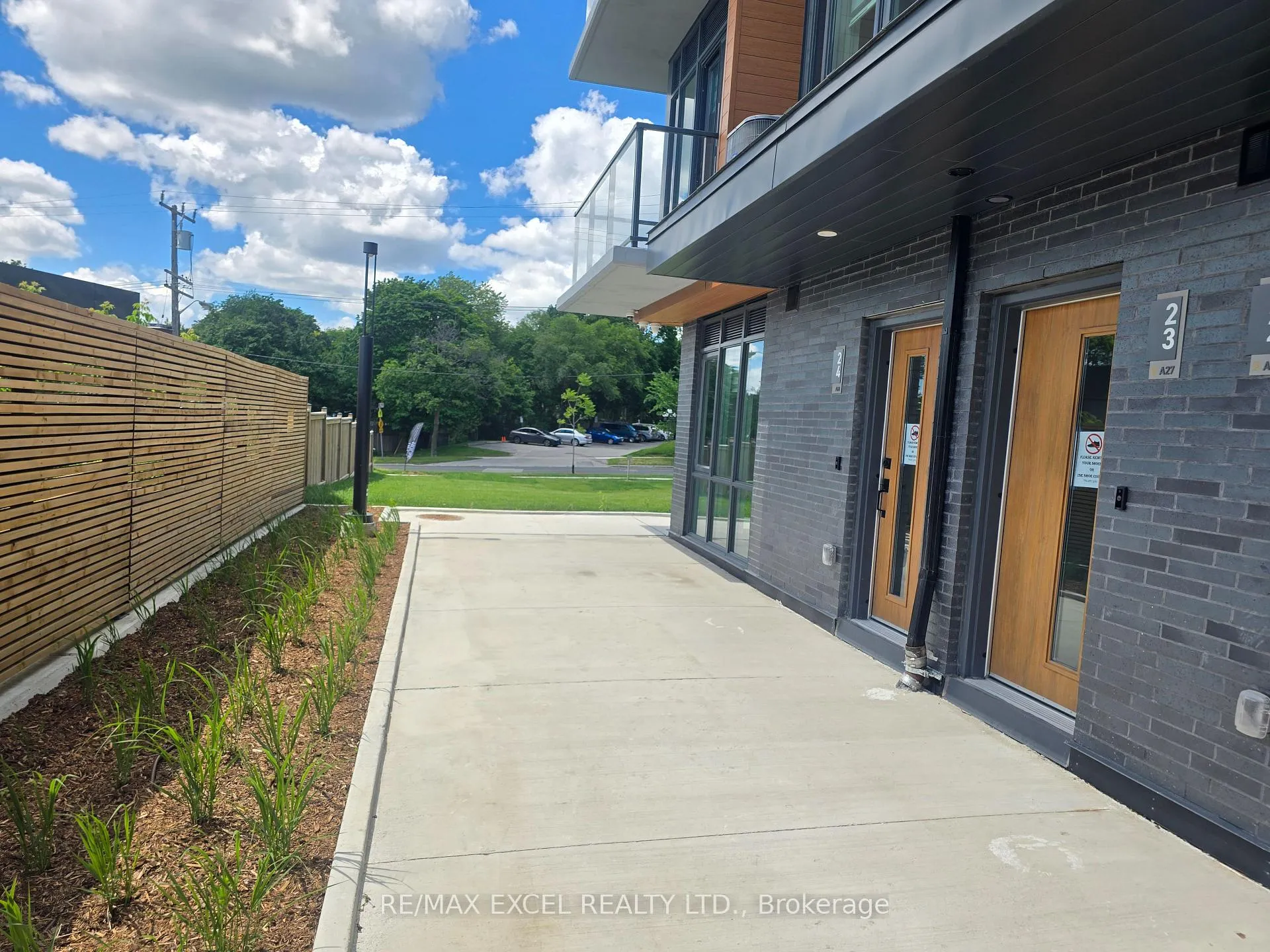 Photo 3 of Unit 23, 75 Curlew Drive, North York, Parkwoods-Donalda — HOMEH