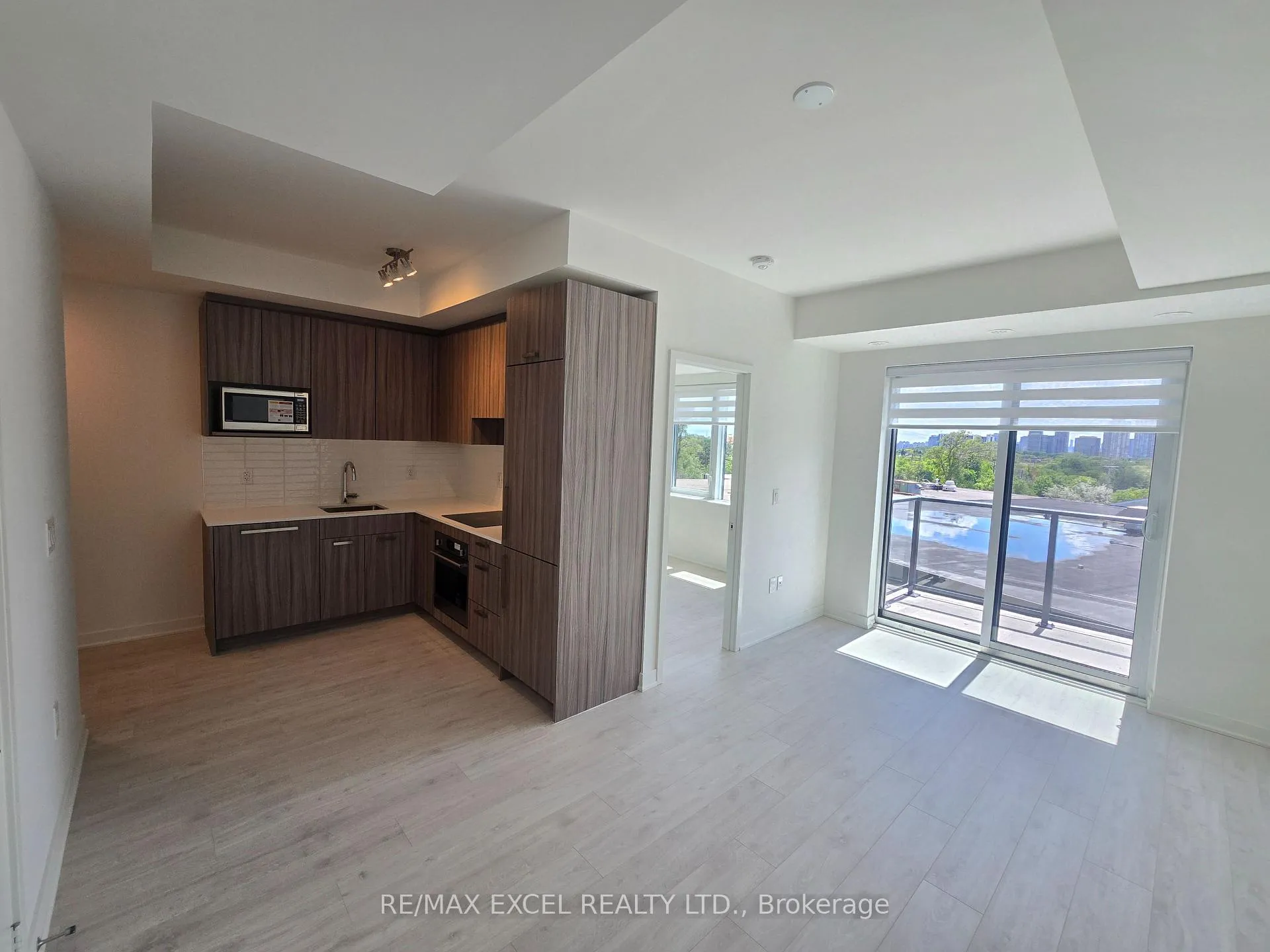 Photo 4 of Unit 23, 75 Curlew Drive, North York, Parkwoods-Donalda — HOMEH