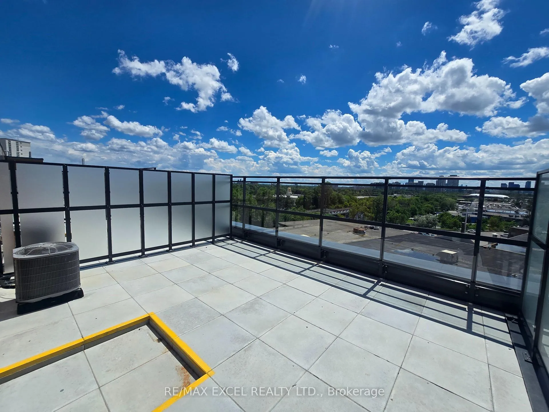 Photo 14 of Unit 23, 75 Curlew Drive, North York, Parkwoods-Donalda — HOMEH