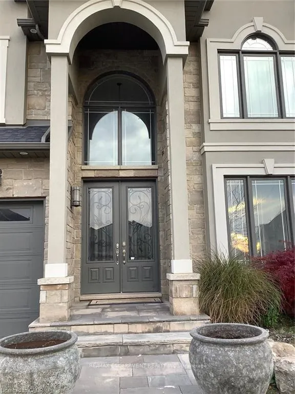 Photo 4 of 4 Raphael Court, Hamilton, Carpenter — HOMEH