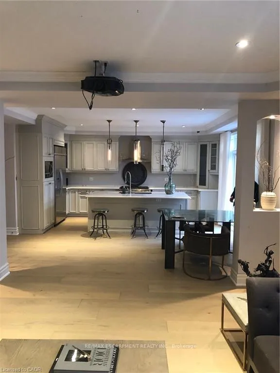 Photo 8 of 4 Raphael Court, Hamilton, Carpenter — HOMEH
