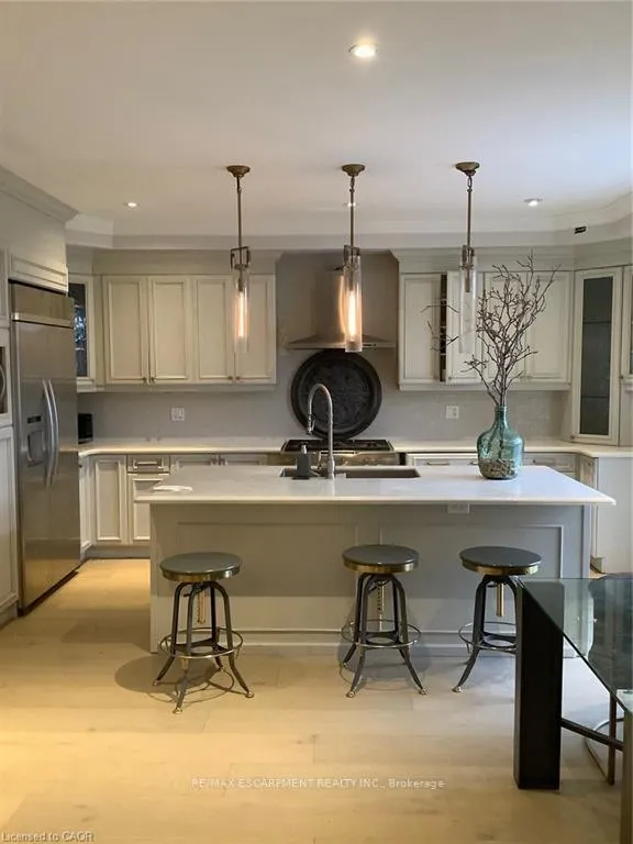 Photo 10 of 4 Raphael Court, Hamilton, Carpenter — HOMEH