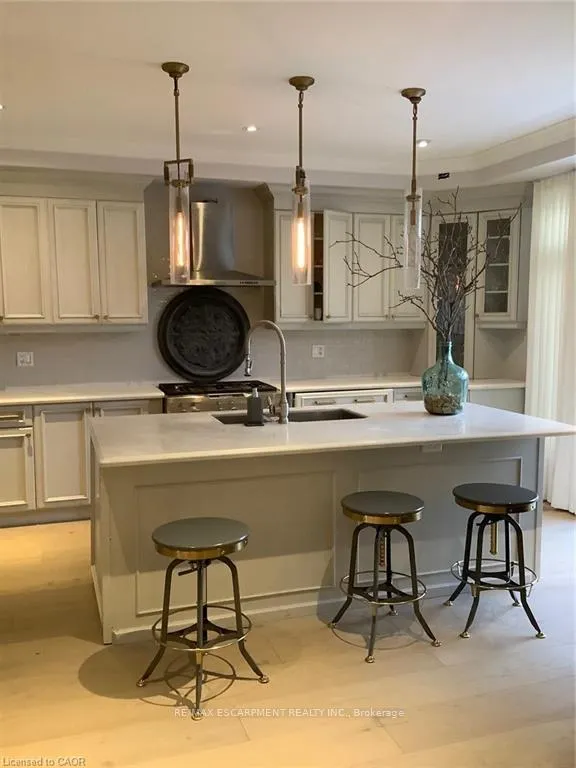 Photo 12 of 4 Raphael Court, Hamilton, Carpenter — HOMEH