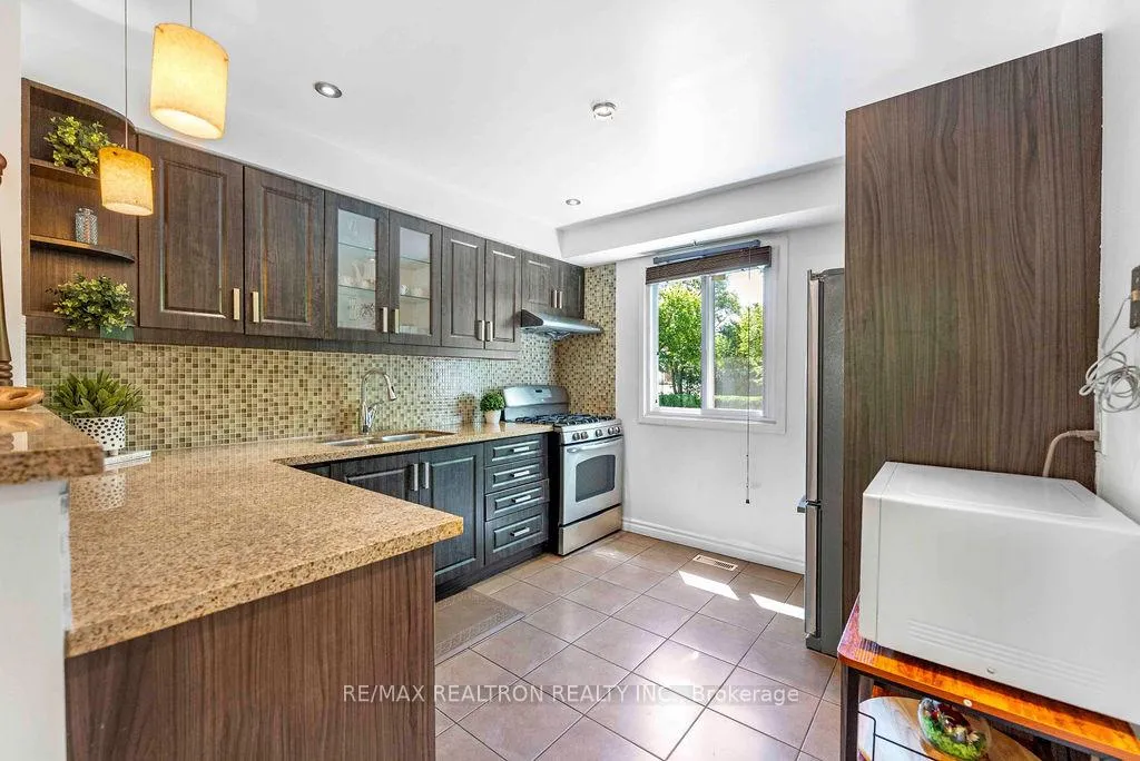 Photo 11 of Unit 12, 1 Davisbrook Boulevard, Scarborough, Tam O'Shanter-Sullivan — HOMEH