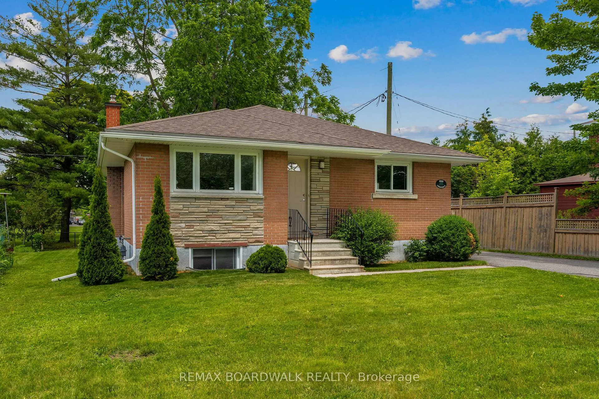 Photo 2 of 1311 Adirondack Drive, Ottawa, Kenson Park — HOMEH