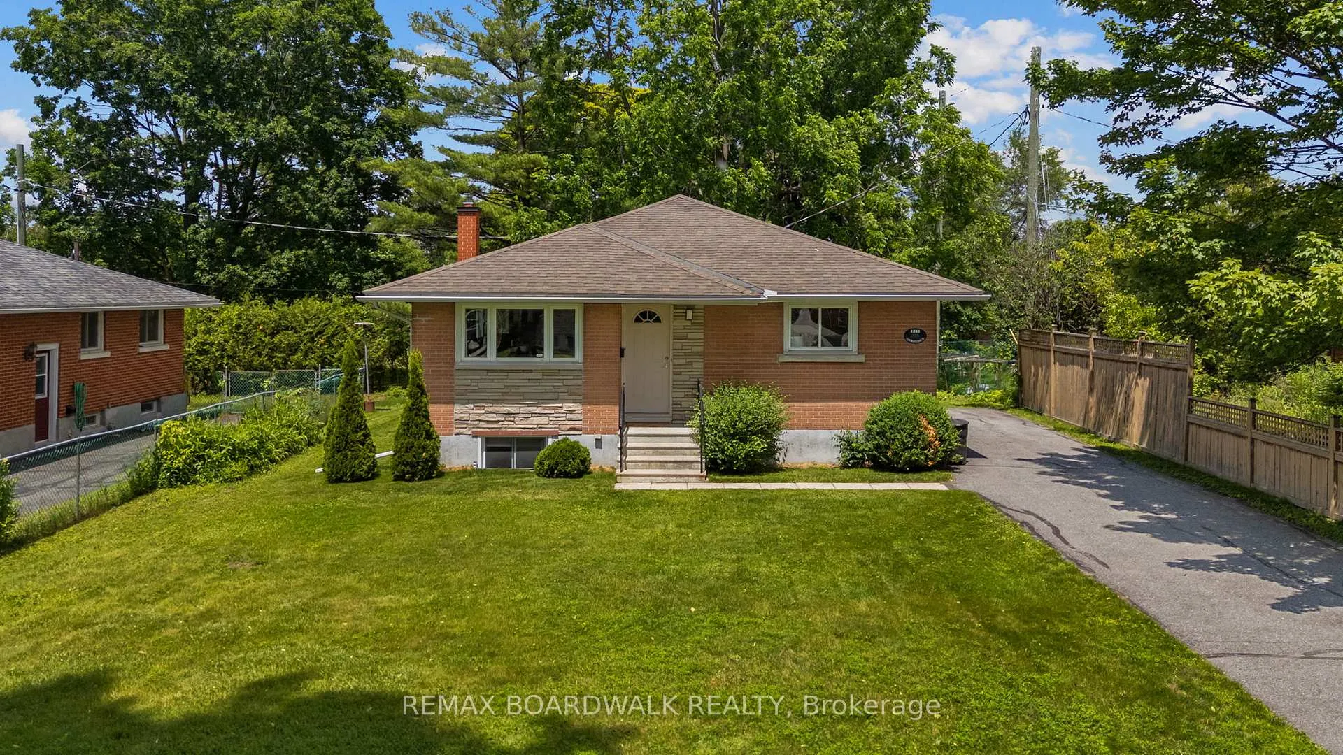 Photo 3 of 1311 Adirondack Drive, Ottawa, Kenson Park — HOMEH