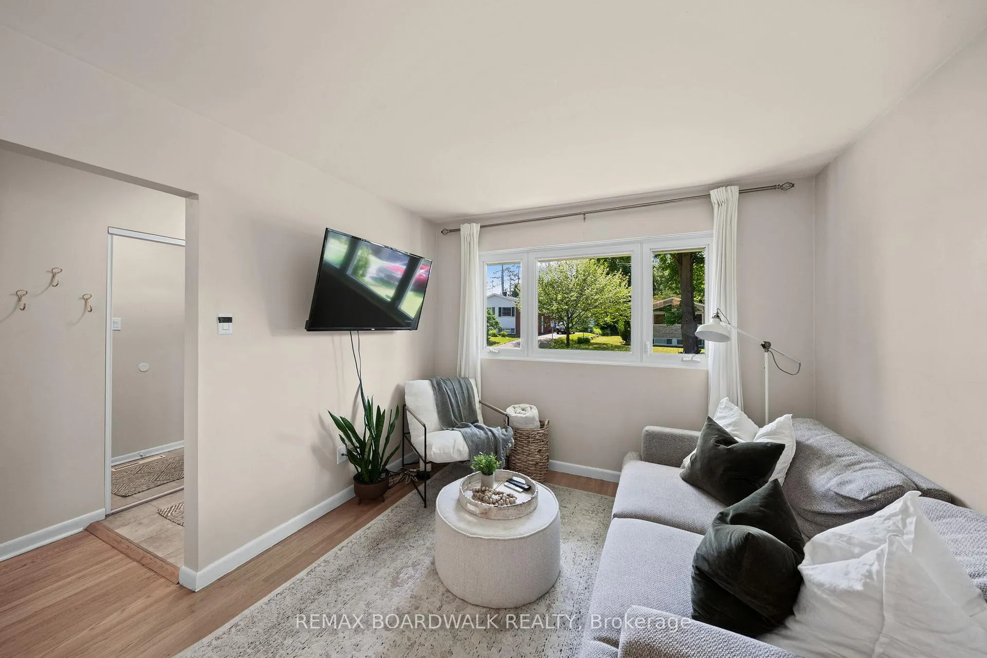 Photo 8 of 1311 Adirondack Drive, Ottawa, Kenson Park — HOMEH