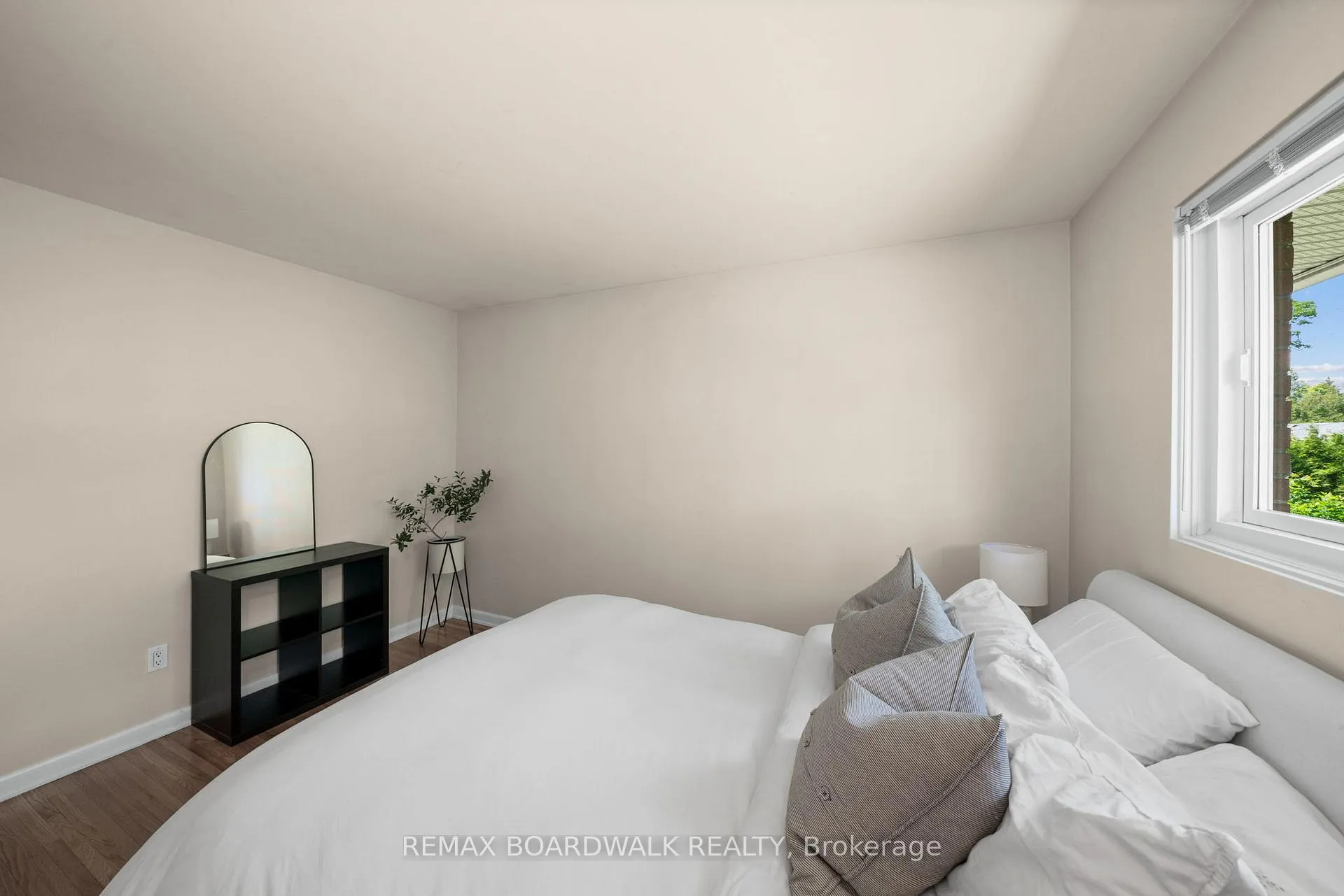 Photo 16 of 1311 Adirondack Drive, Ottawa, Kenson Park — HOMEH