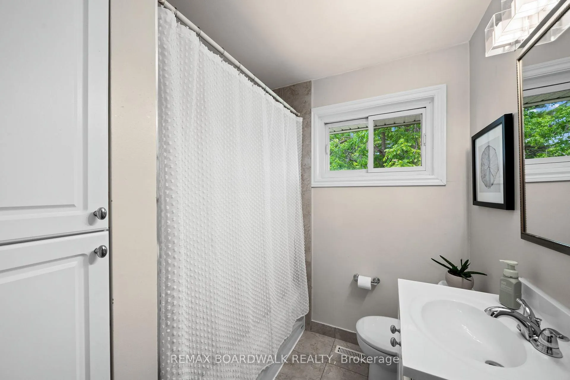 Photo 17 of 1311 Adirondack Drive, Ottawa, Kenson Park — HOMEH