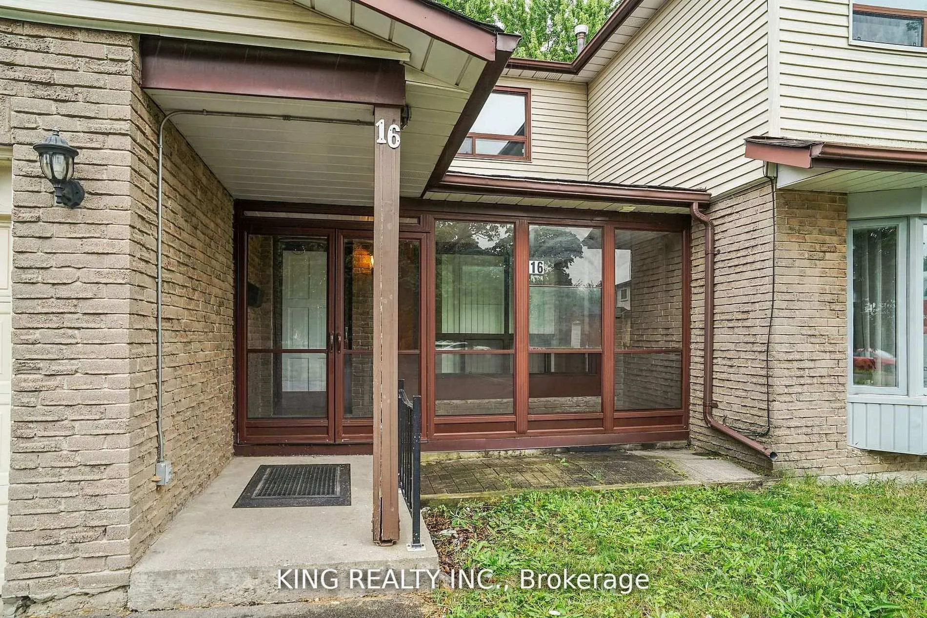 Photo 4 of 16 Wimbledon Court, Brampton, Brampton North — HOMEH