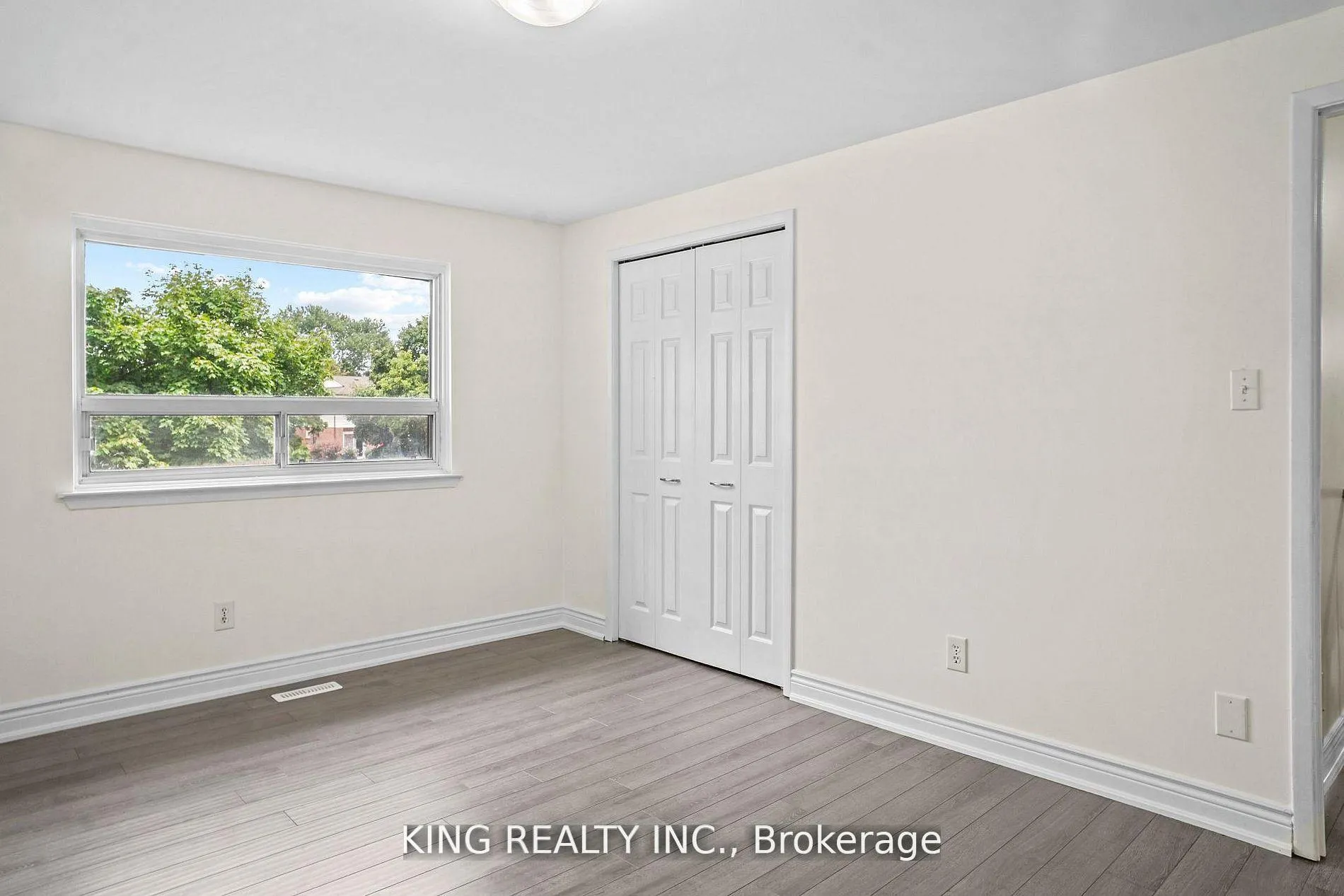 Photo 5 of 16 Wimbledon Court, Brampton, Brampton North — HOMEH
