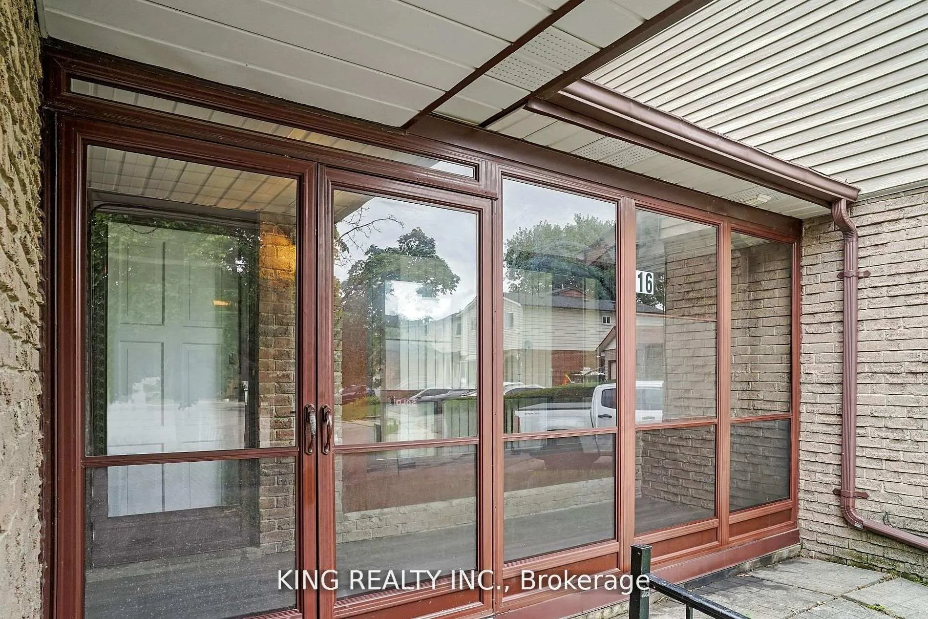 Photo 7 of 16 Wimbledon Court, Brampton, Brampton North — HOMEH