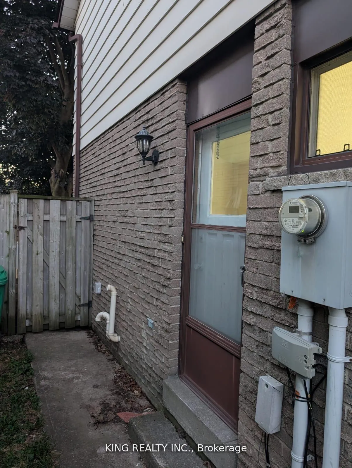 Photo 35 of 16 Wimbledon Court, Brampton, Brampton North — HOMEH