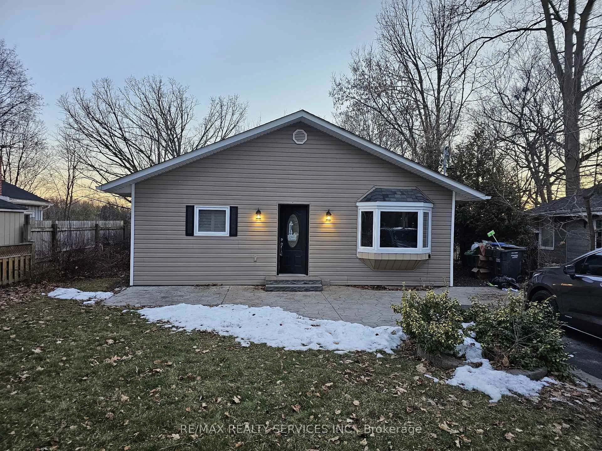 Front of 109 River Road