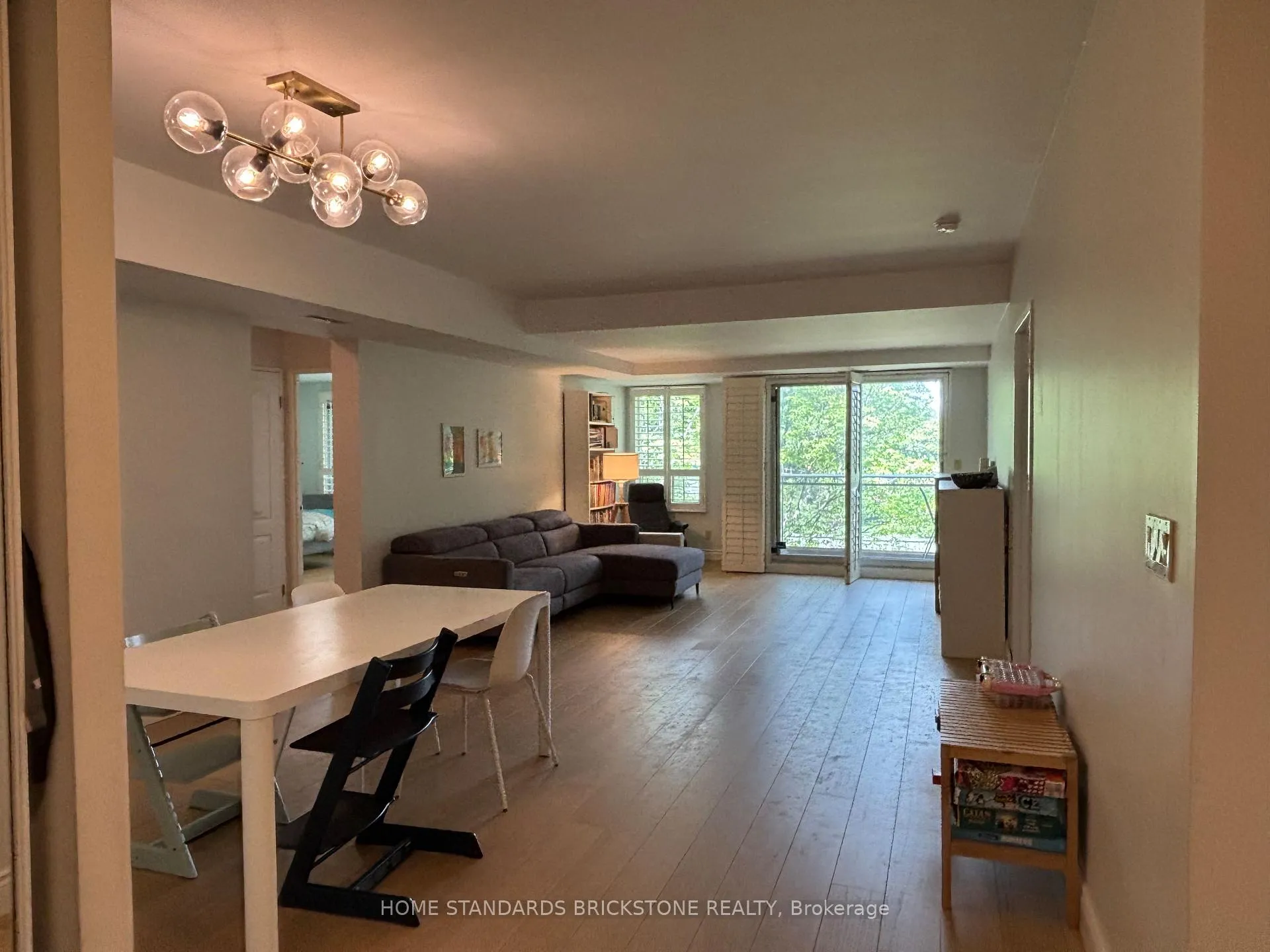Photo 11 of Unit 202, 9 Greenbriar Road, North York, Bayview Village — HOMEH