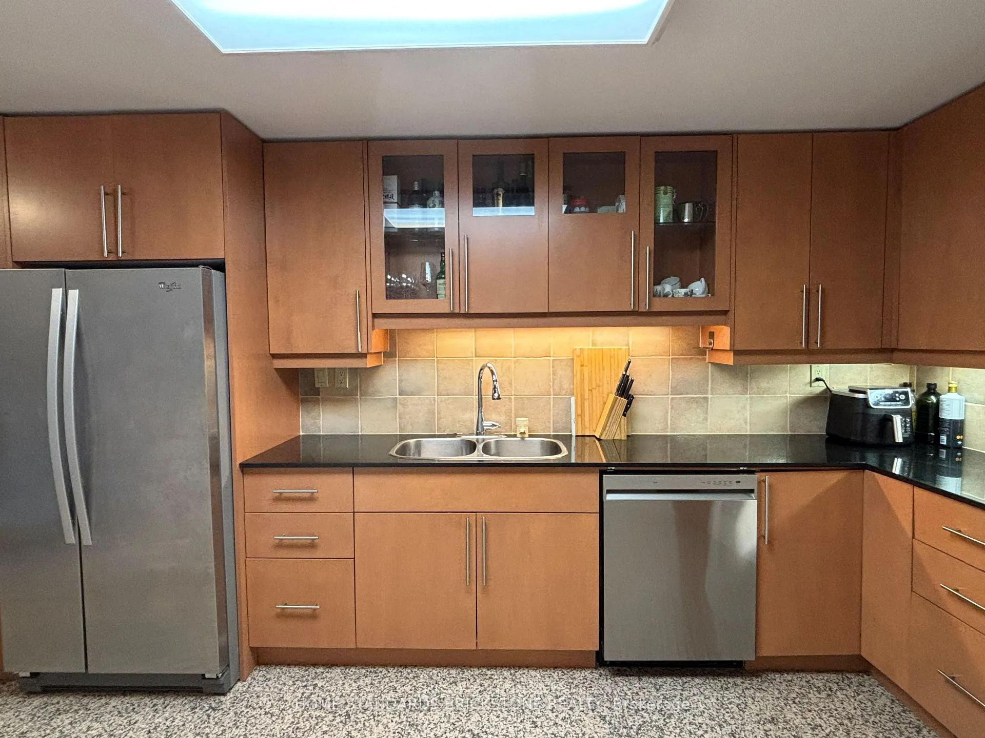 Photo 13 of Unit 202, 9 Greenbriar Road, North York, Bayview Village — HOMEH