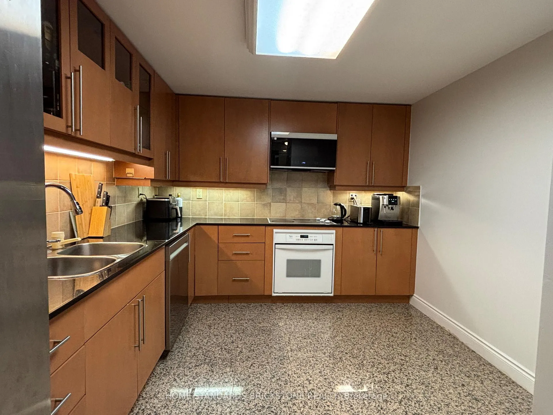 Photo 16 of Unit 202, 9 Greenbriar Road, North York, Bayview Village — HOMEH