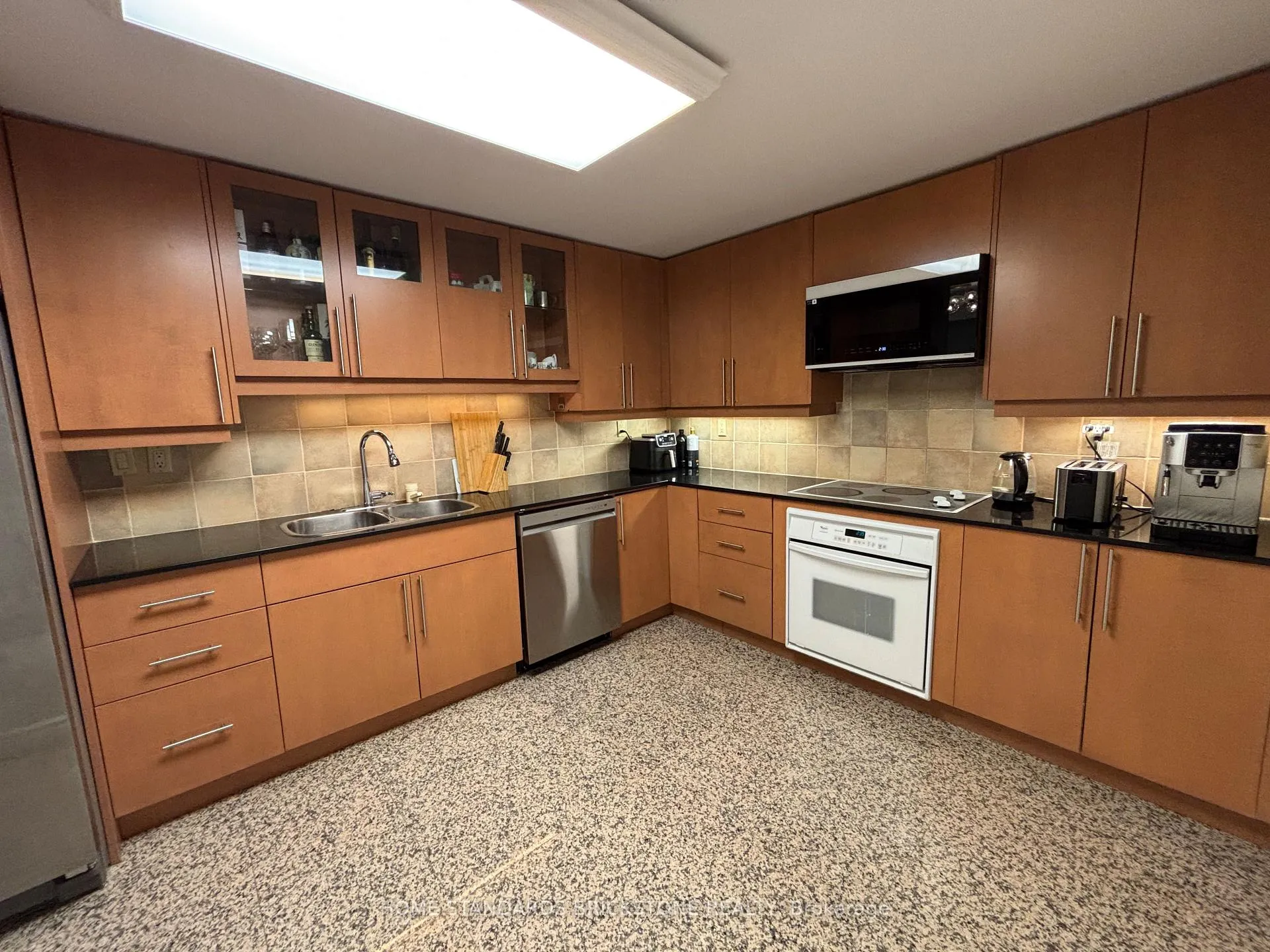 Photo 18 of Unit 202, 9 Greenbriar Road, North York, Bayview Village — HOMEH