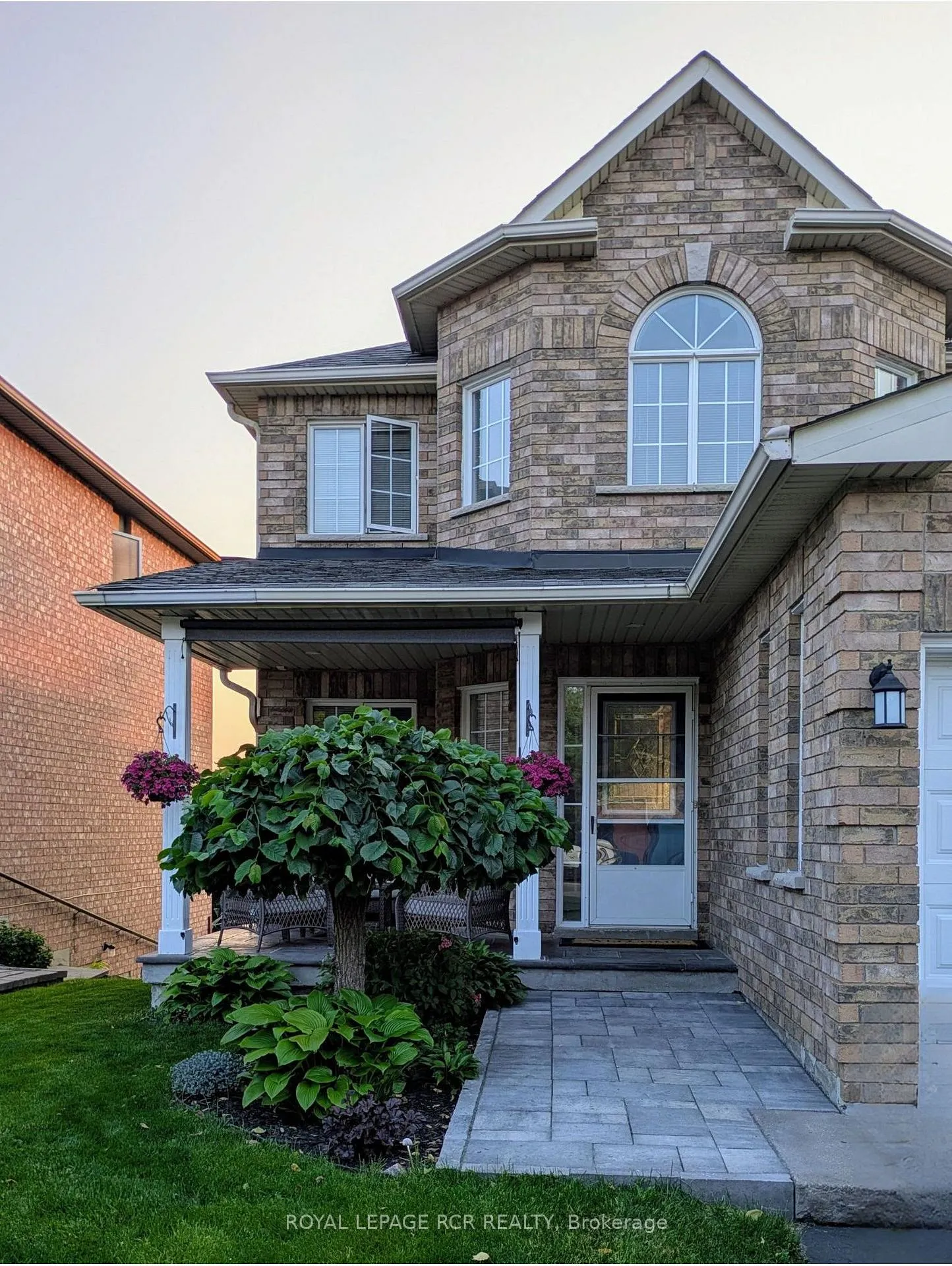 Photo 5 of 82 Coolspring Crescent, Caledon, Bolton East — HOMEH
