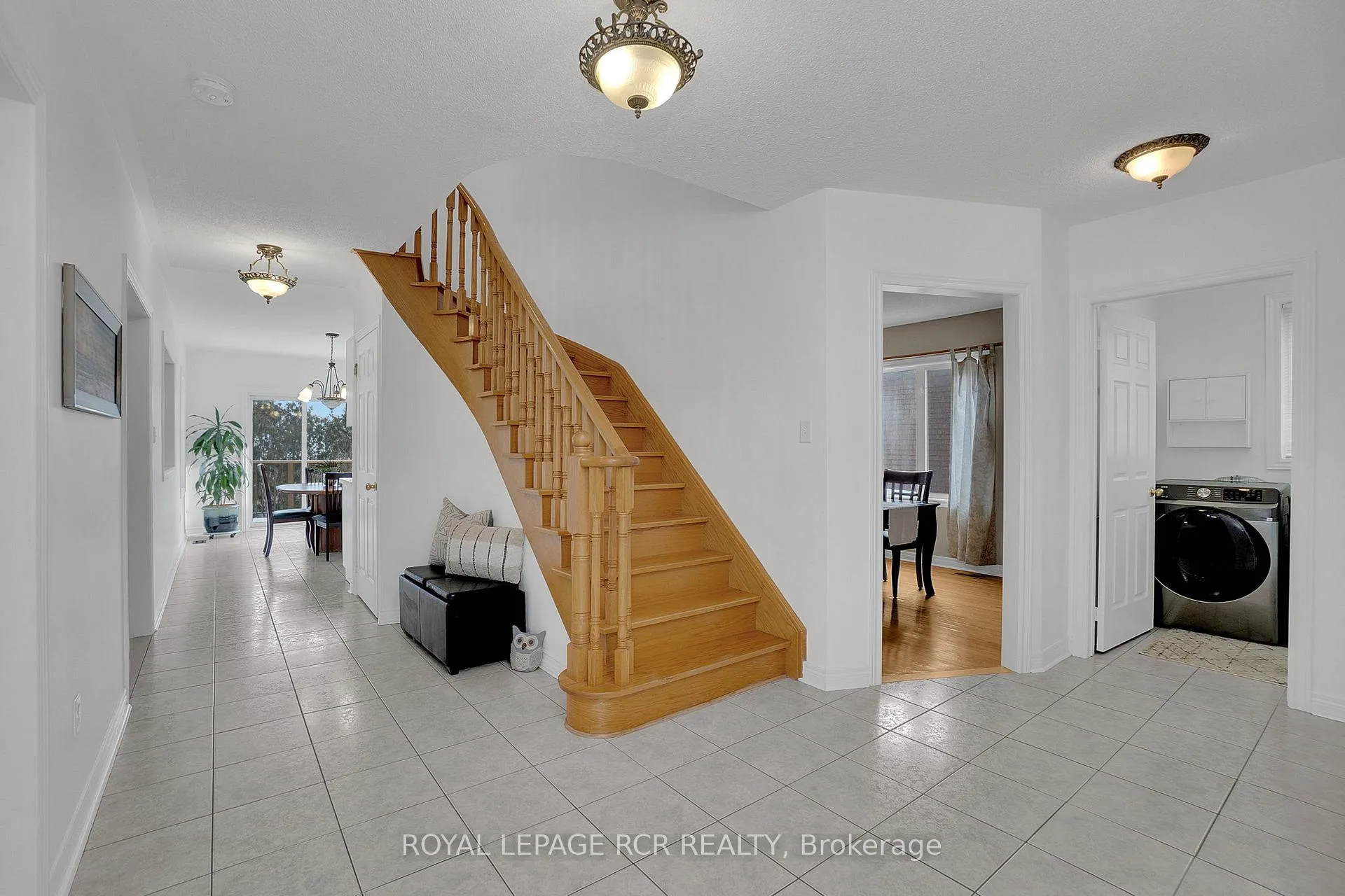 Photo 8 of 82 Coolspring Crescent, Caledon, Bolton East — HOMEH