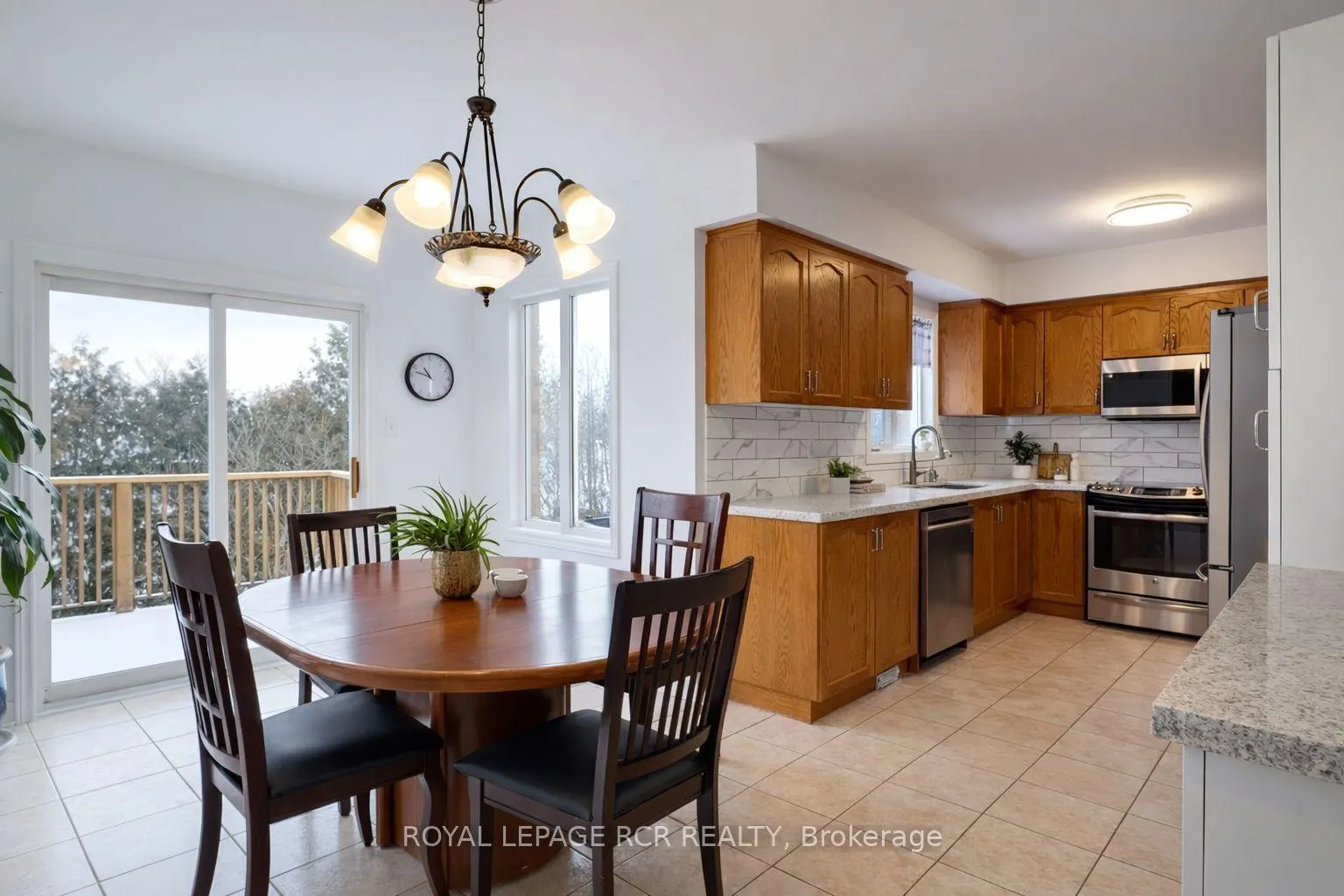 Photo 9 of 82 Coolspring Crescent, Caledon, Bolton East — HOMEH