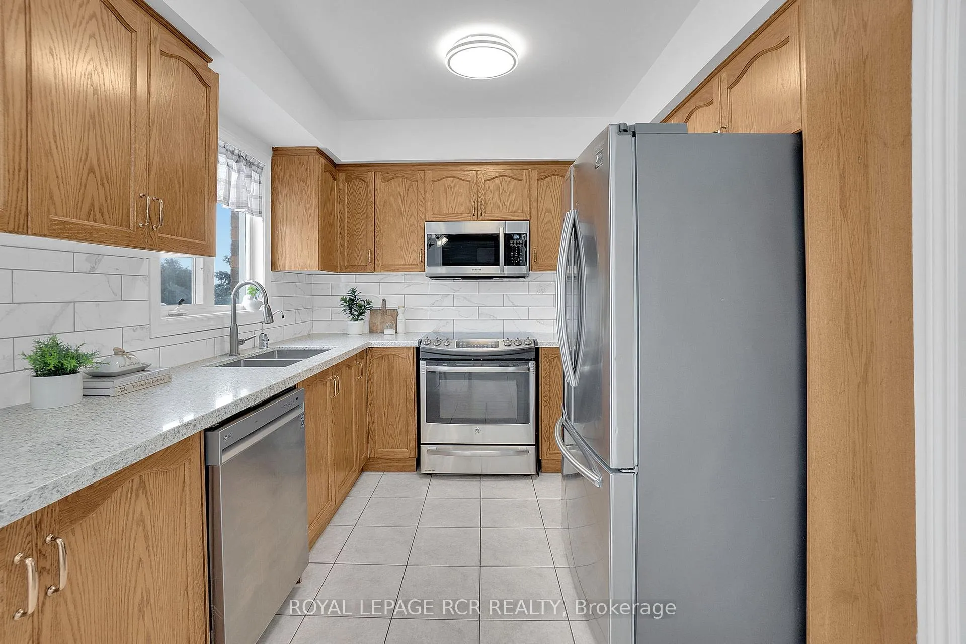 Photo 11 of 82 Coolspring Crescent, Caledon, Bolton East — HOMEH