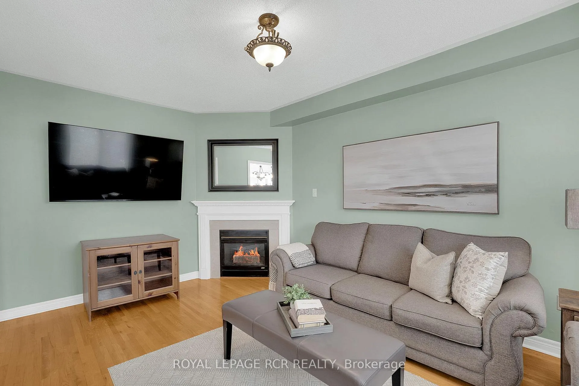 Photo 14 of 82 Coolspring Crescent, Caledon, Bolton East — HOMEH