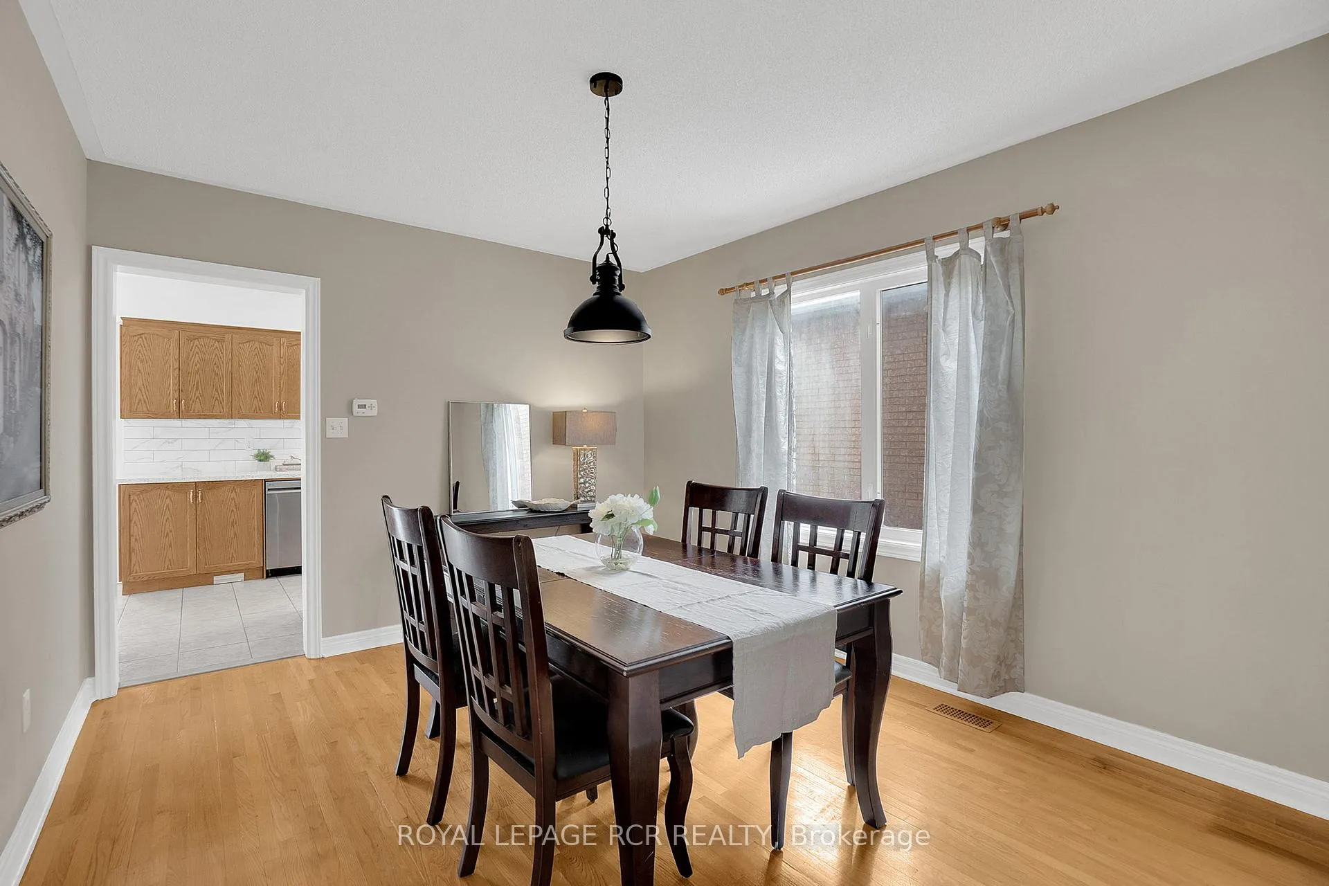 Photo 15 of 82 Coolspring Crescent, Caledon, Bolton East — HOMEH