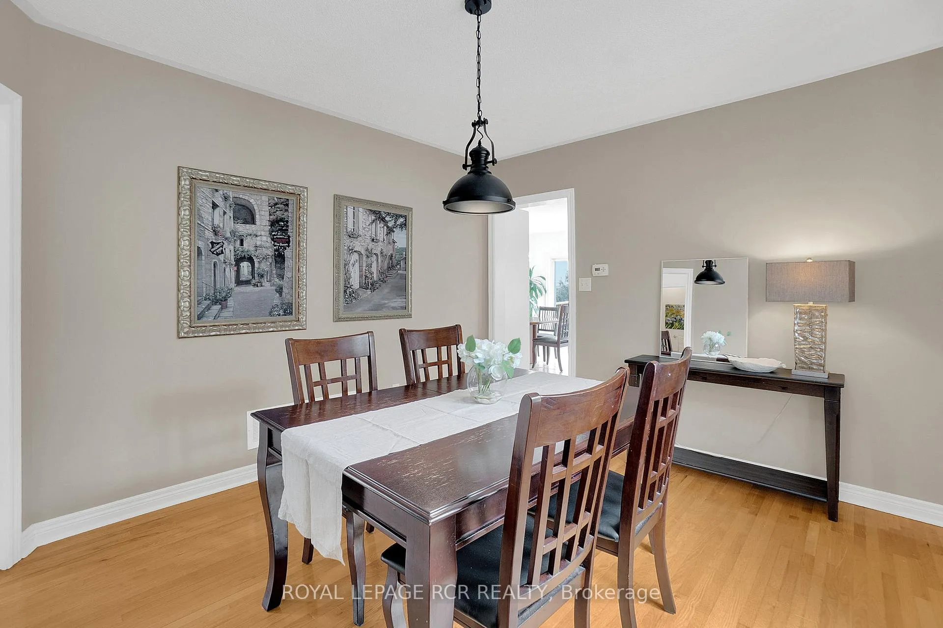 Photo 16 of 82 Coolspring Crescent, Caledon, Bolton East — HOMEH