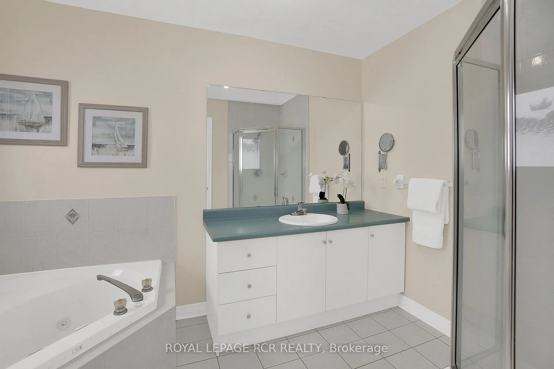 Photo 23 of 82 Coolspring Crescent, Caledon, Bolton East — HOMEH