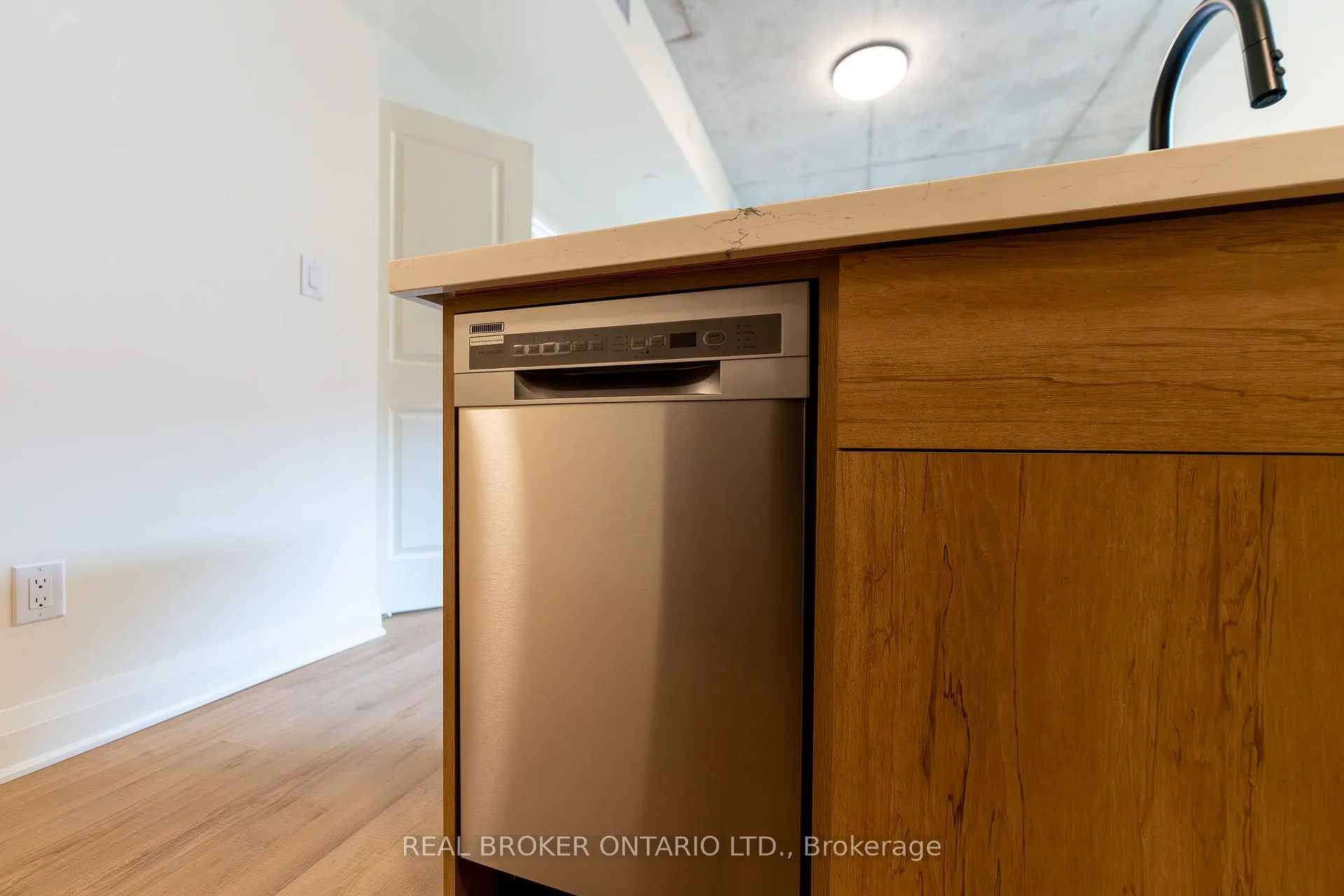 Photo 7 of Unit 402, 11 Robert Street, Hamilton, Beasley — HOMEH