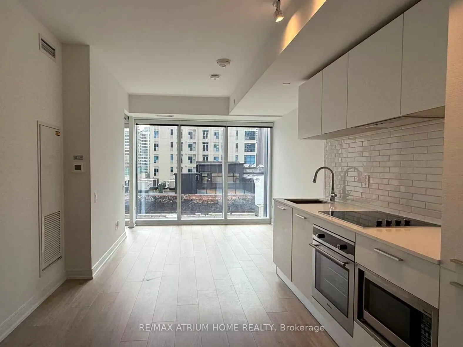 Photo 4 of Unit 301, 3 Gloucester Street, Toronto, Church-Yonge Corridor — HOMEH