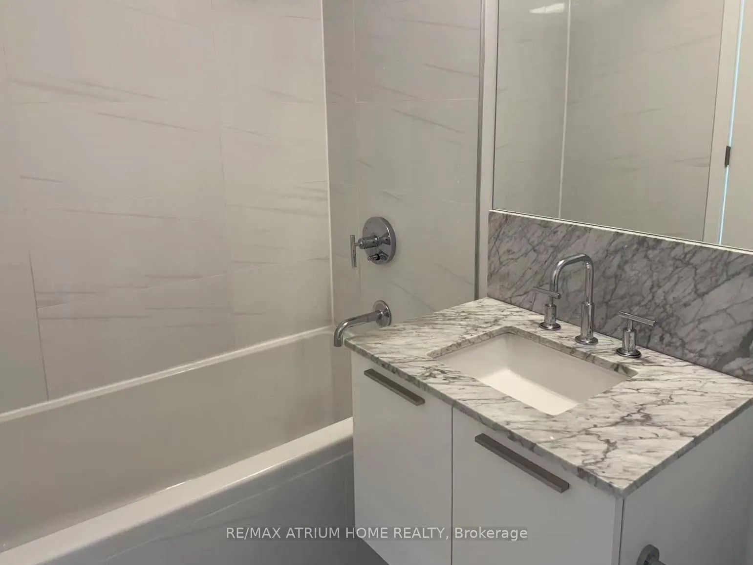 Photo 6 of Unit 301, 3 Gloucester Street, Toronto, Church-Yonge Corridor — HOMEH