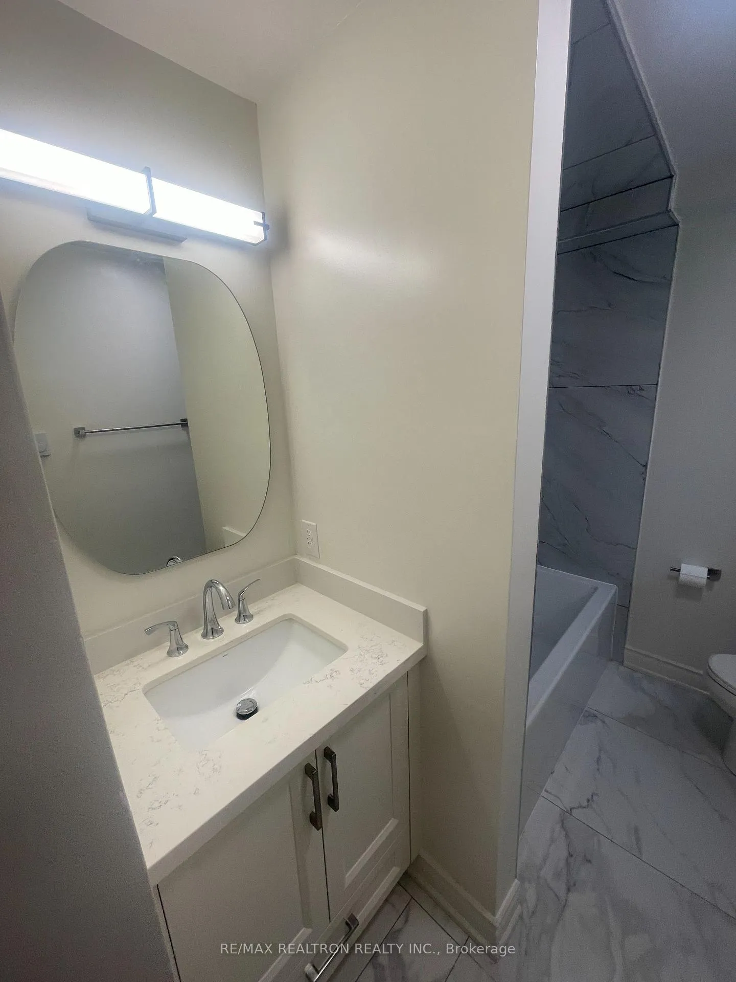Photo 5 of Unit 2, 1985 Lawrence Avenue E, Scarborough, Wexford-Maryvale — HOMEH