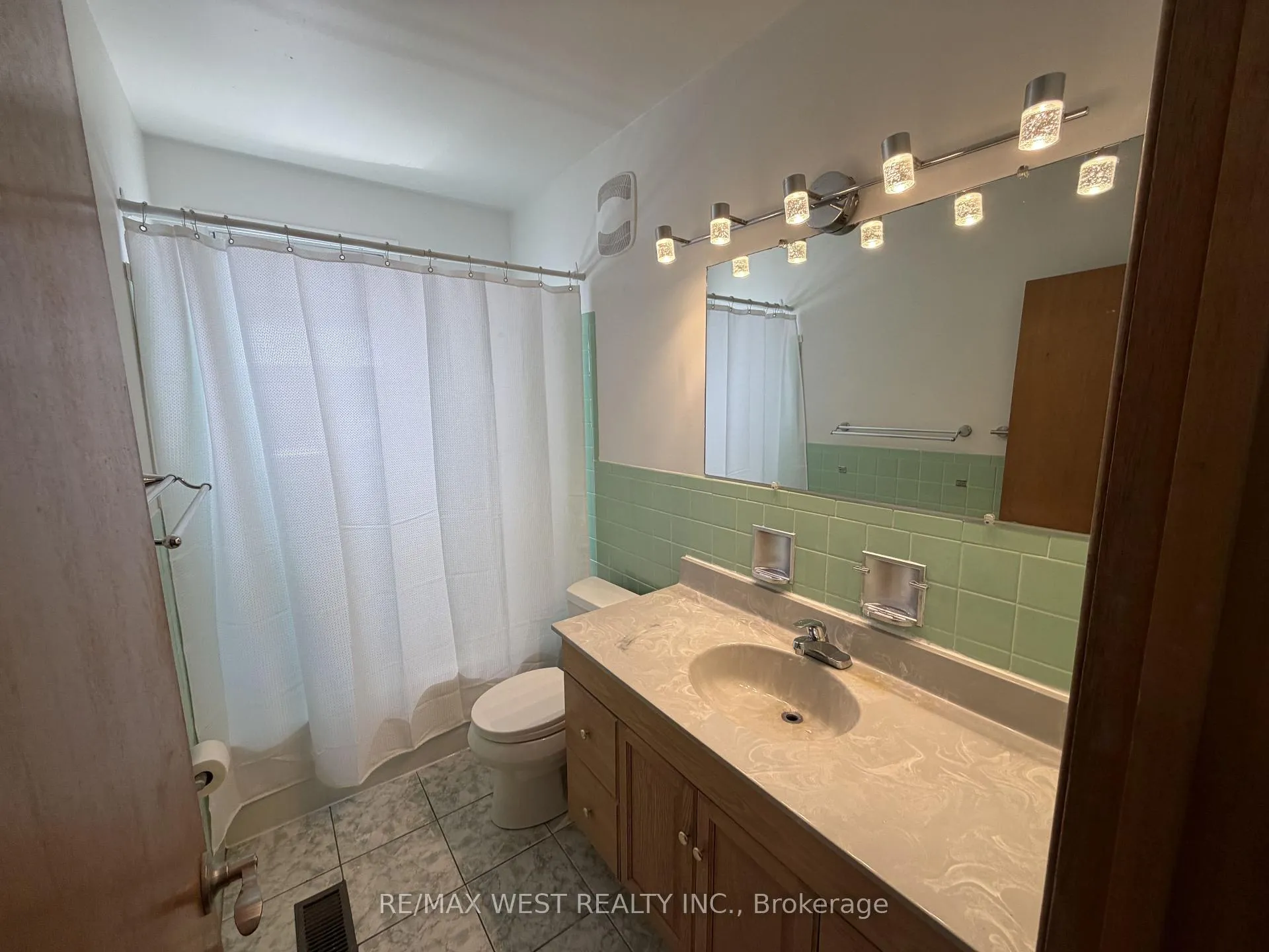 Photo 7 of Unit Upper, 78 Millicent Street, Toronto, Dovercourt-Wallace Emerson-Junction — HOMEH