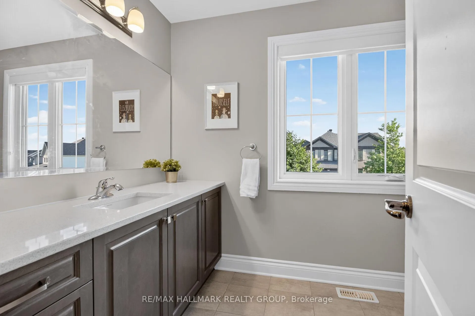 Photo 36 of 569 Chriscraft Way, Ottawa, Mahogany Community — HOMEH