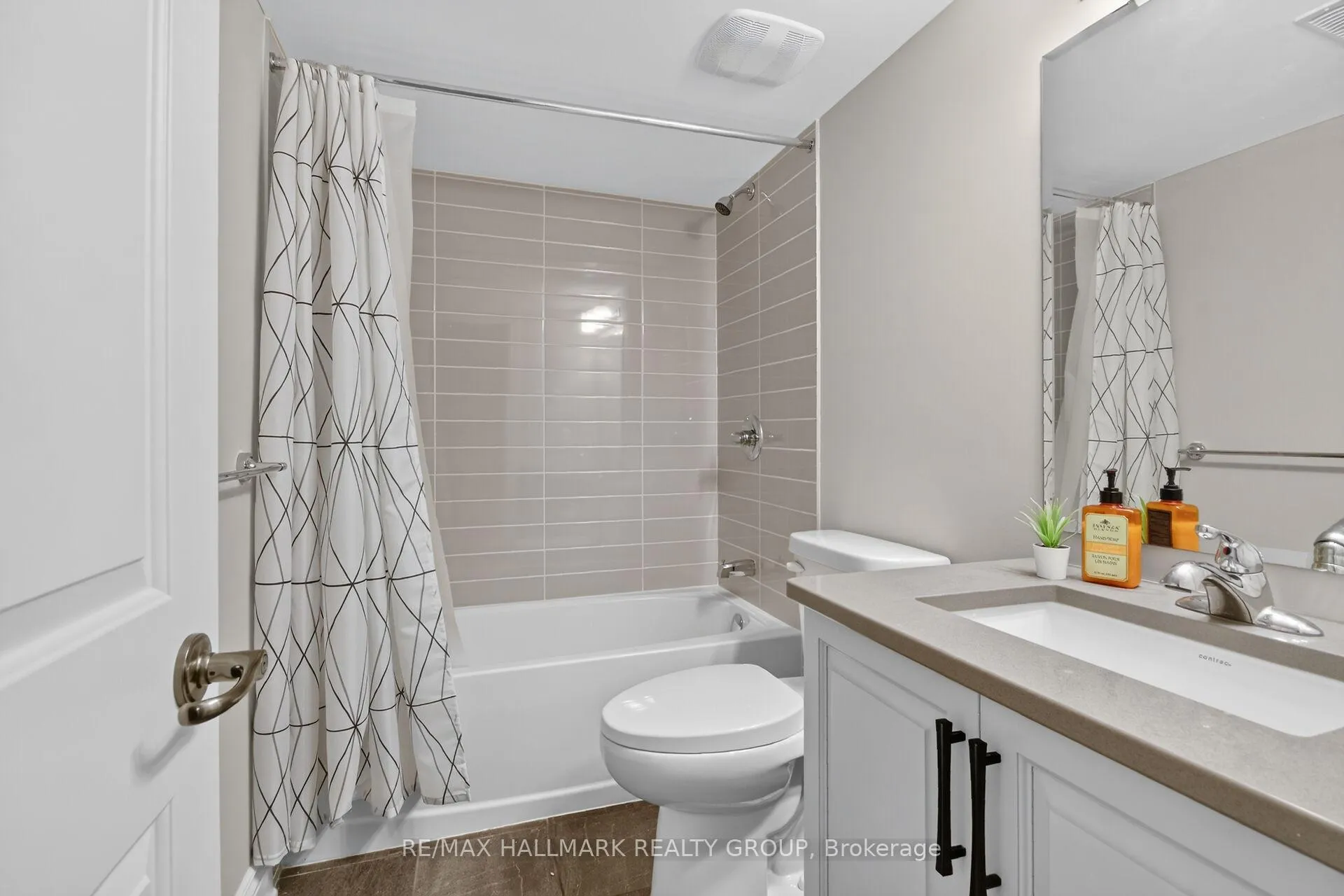 Photo 45 of 569 Chriscraft Way, Ottawa, Mahogany Community — HOMEH