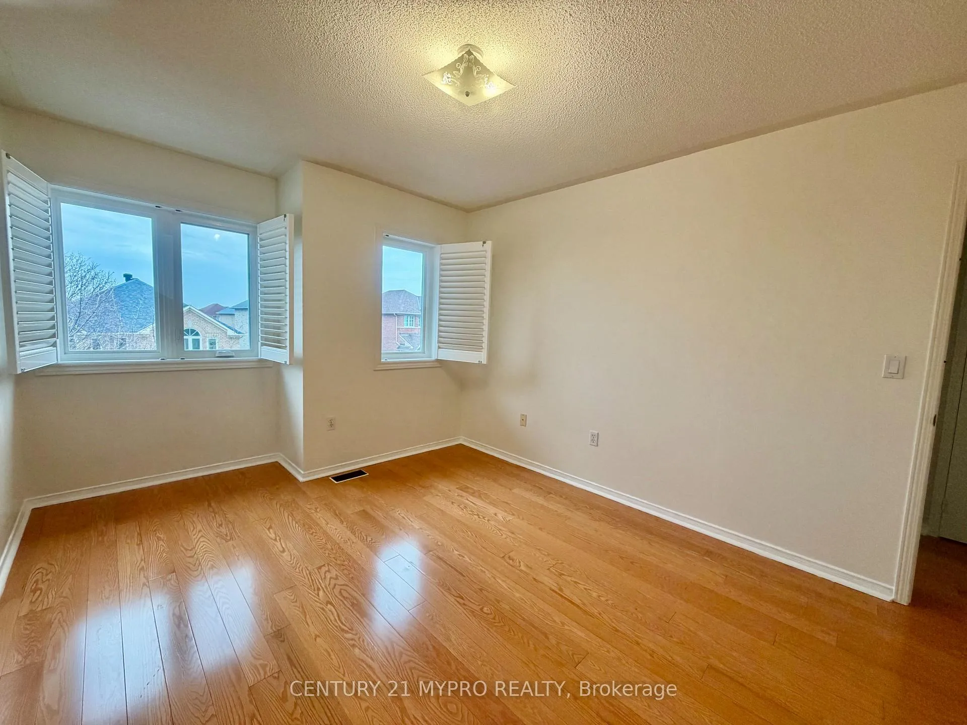 Photo of 116 Orchard Hill (2nd Floor) Boulevard