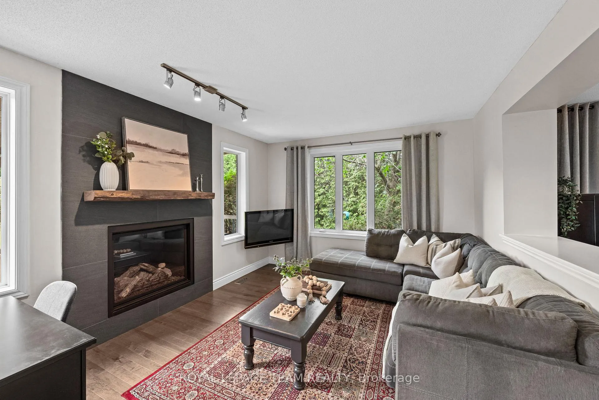 Photo 12 of 1209 Potter Drive, Ottawa, Manotick Village & Manotick Estates — HOMEH