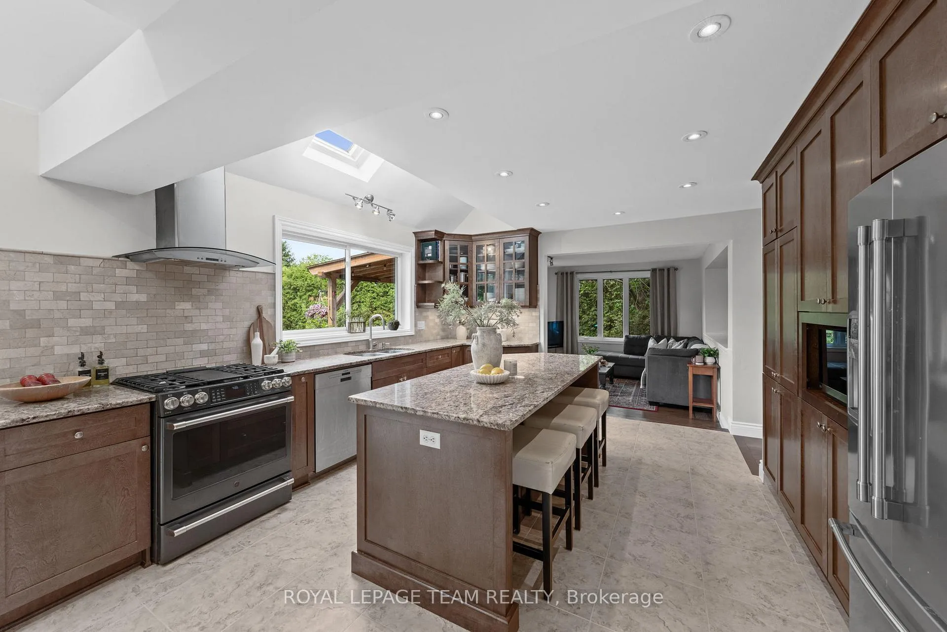 Photo 16 of 1209 Potter Drive, Ottawa, Manotick Village & Manotick Estates — HOMEH