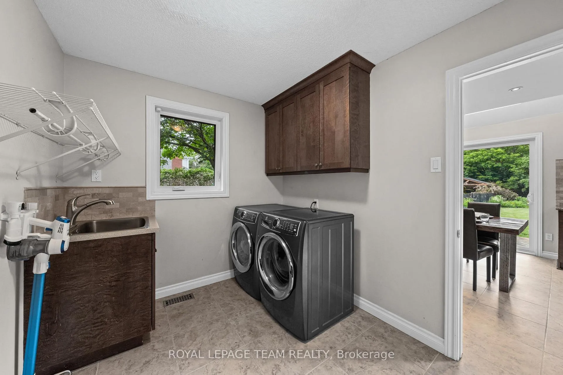 Photo 20 of 1209 Potter Drive, Ottawa, Manotick Village & Manotick Estates — HOMEH