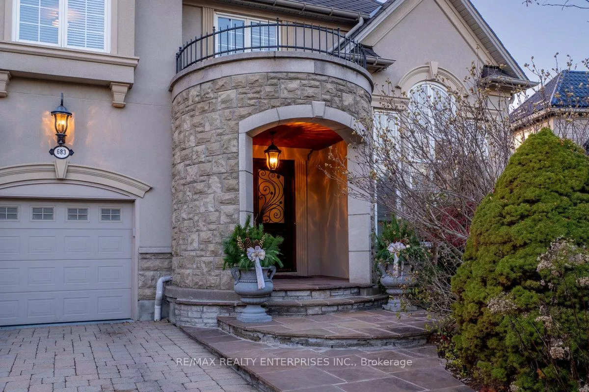 Photo 3 of 683 Canyon Street, Mississauga, Lorne Park — HOMEH