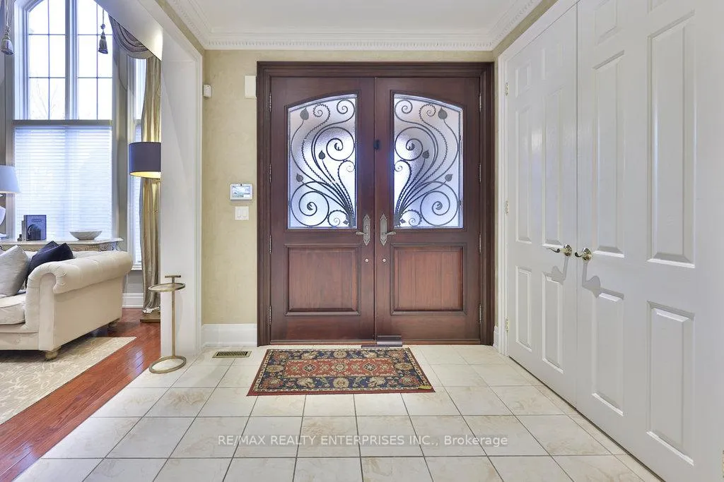 Photo 4 of 683 Canyon Street, Mississauga, Lorne Park — HOMEH